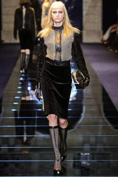 Look 18